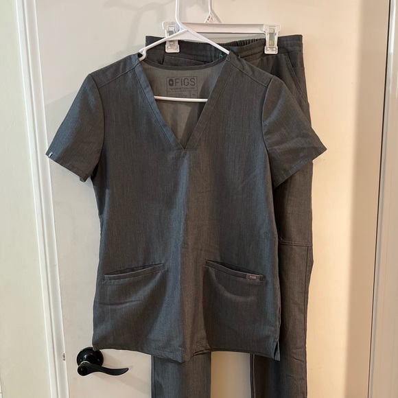 Gently Used Figs Scrub Set - Picture 1 of 4